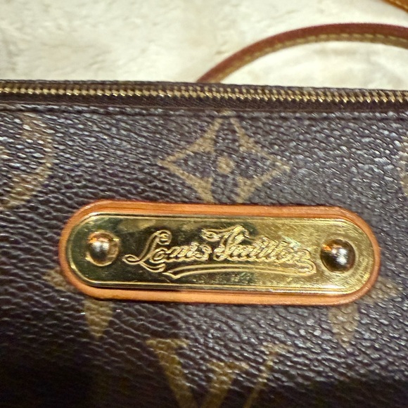 Authentic Louis Vuitton Eva Crossbody Shoulder Bag - Picture 2 of 9